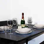 Modernes Zentral Mit Kueche & Smart Tv * Wuppertal