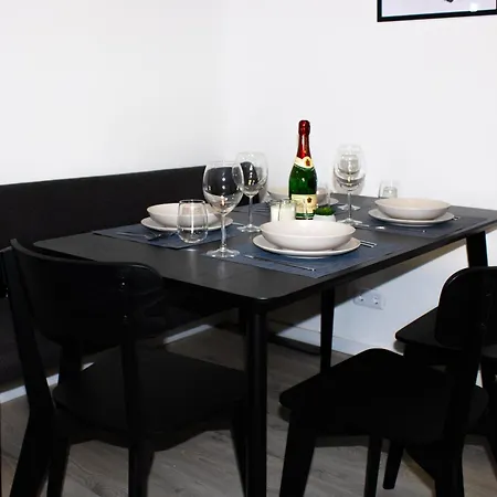 Modernes Zentral Mit Kueche & Smart Tv