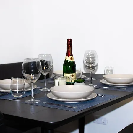 Modernes Zentral Mit Kueche & Smart Tv * Wuppertal