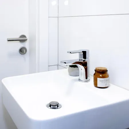 Modernes Zentral Mit Kueche & Smart Tv *